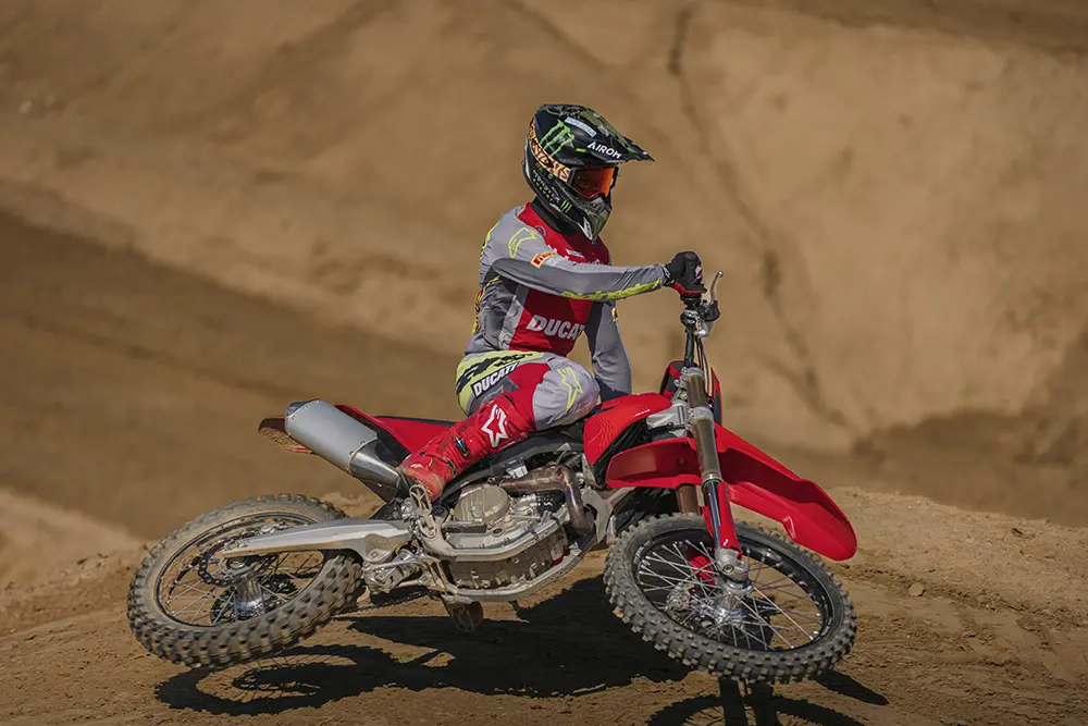 Ducati Desmo450 MX - デスモドロミック革命 モトクロスの世界へ