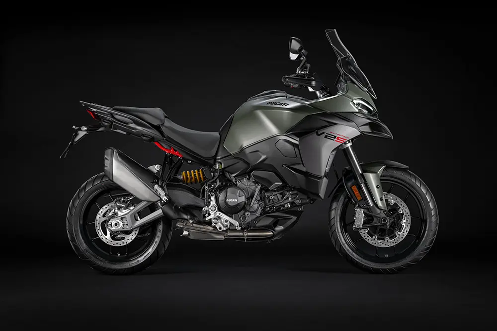 Ducati Multistrada V2 siyah renkte