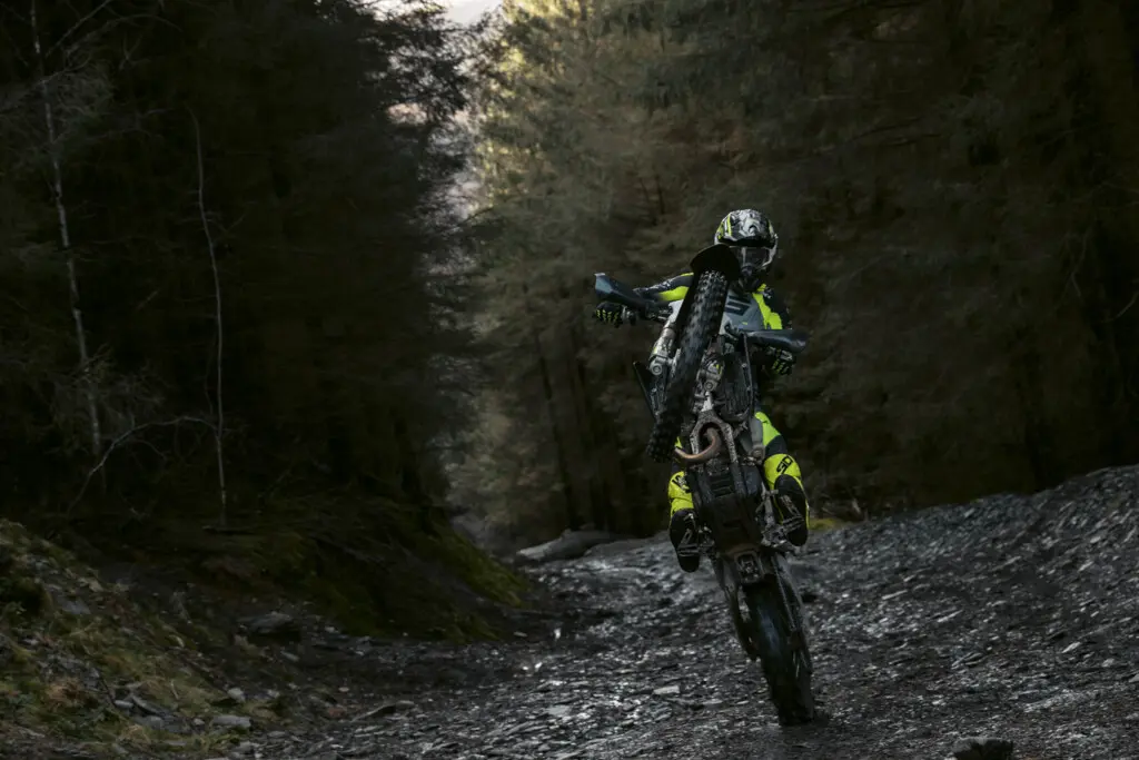 Triumph Motorcycles yeni Enduro modelini tease ediyor
