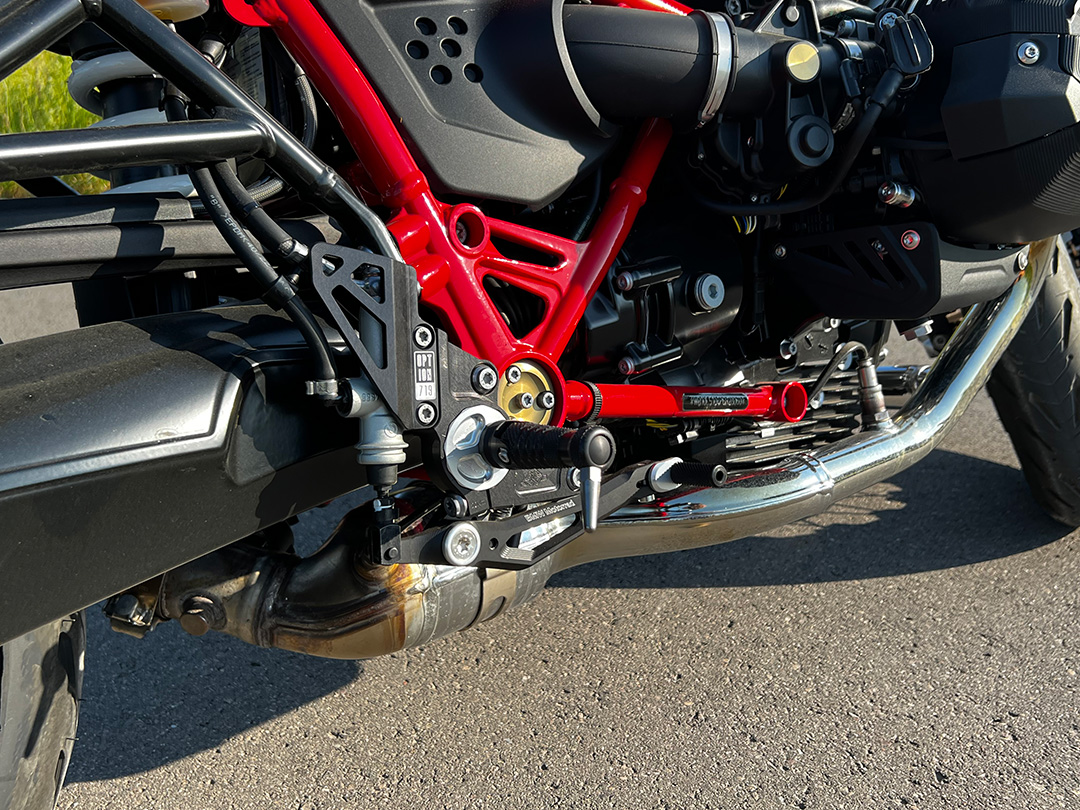 BMW RnineT motosiklet seçenek 719 şık ayaklıklar