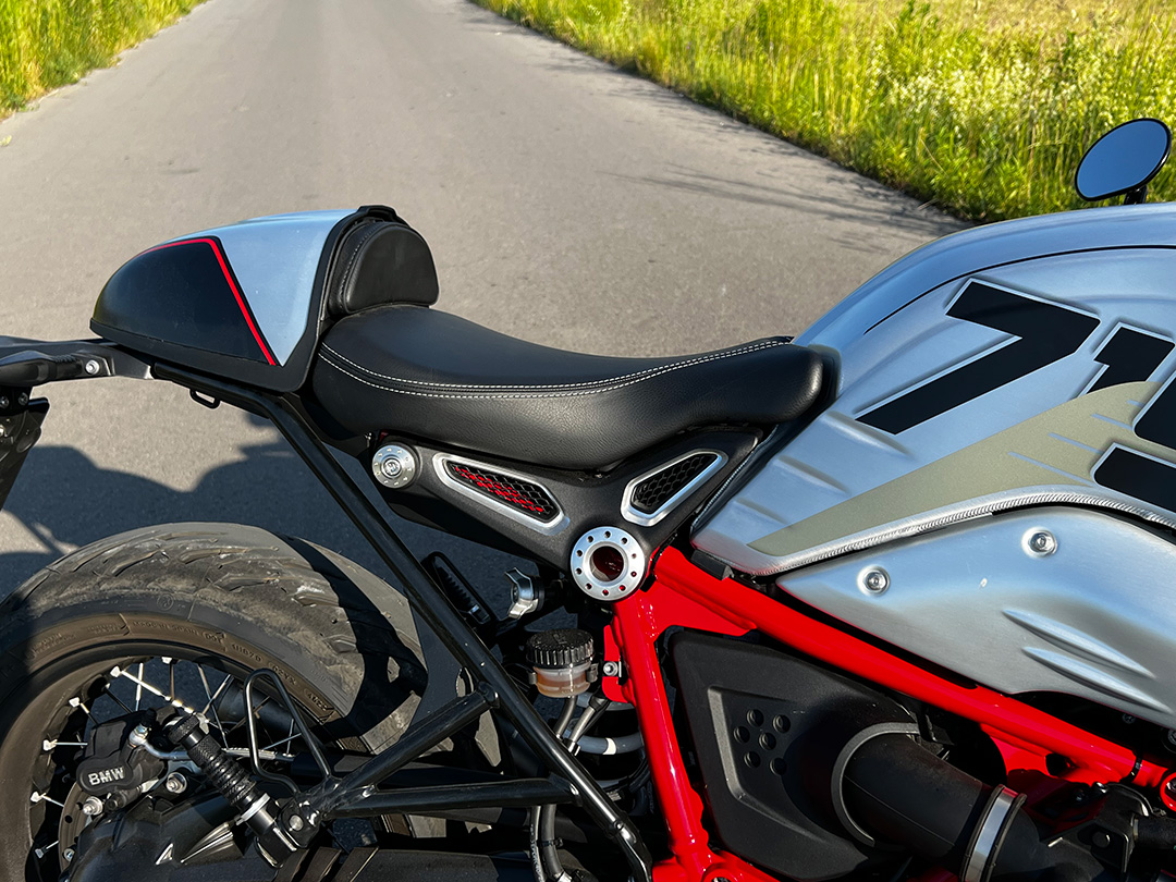 BMW RnineT motosiklet seçenek 719 koltuk dikişleri